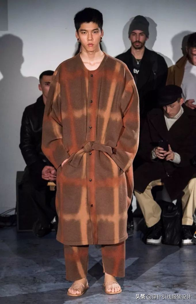 2022秋冬男装流行色,19年秋冬男装流行色