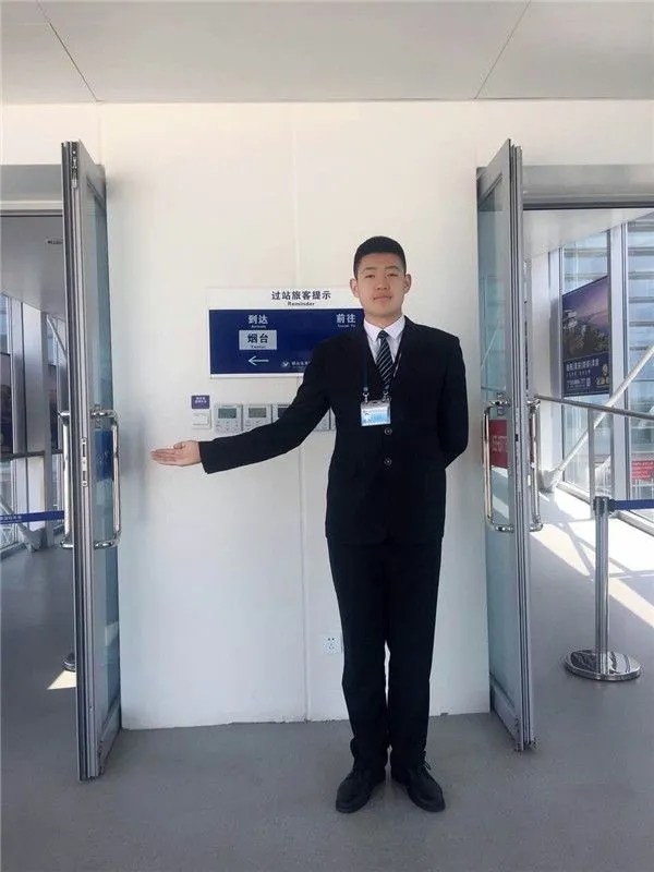 山东铝业职业学院空乘报的人多吗,山东铝业空乘专业礼仪