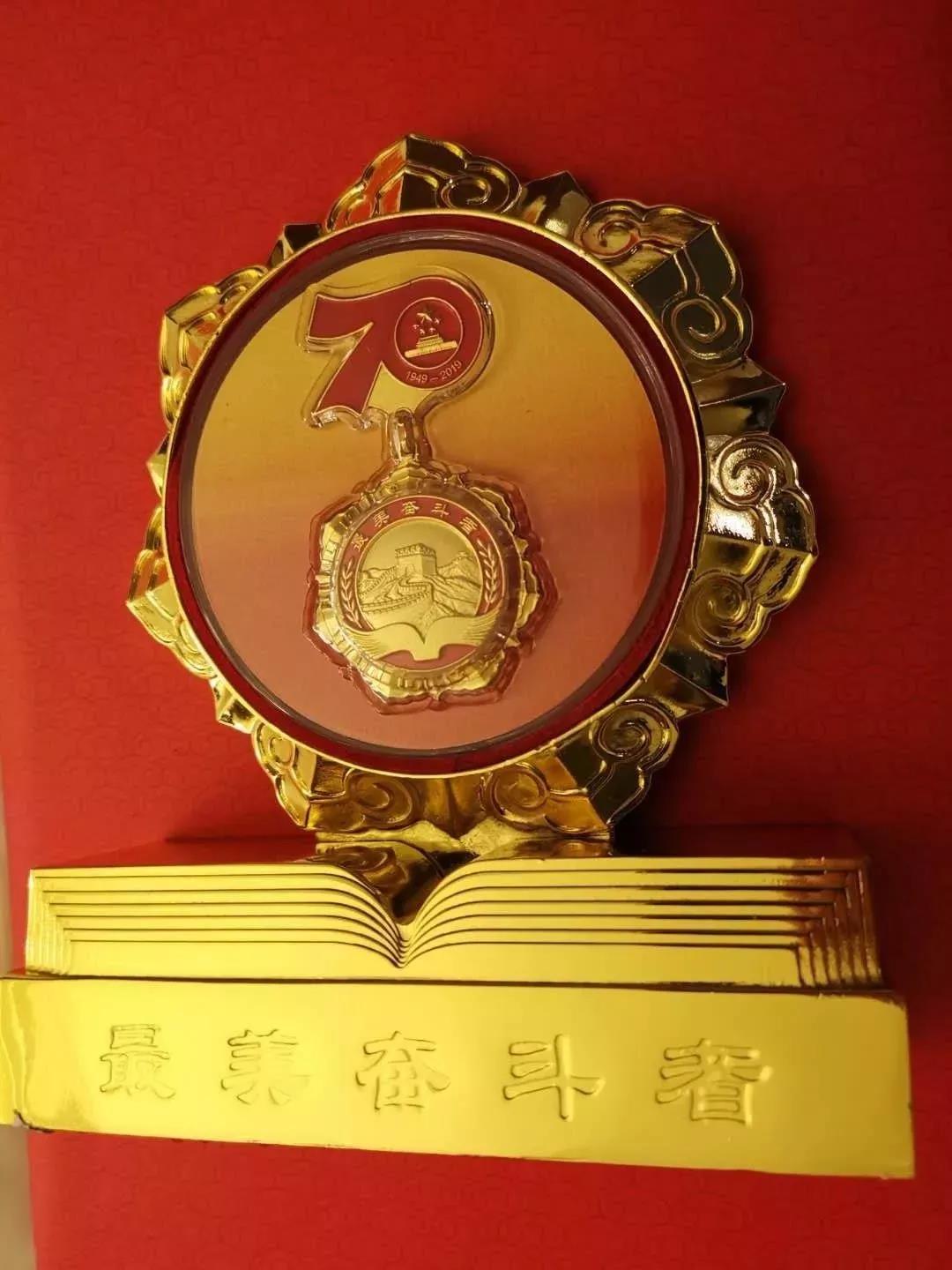 辞去副厅长职务,56岁的他成为高校辅导员,被央视《新闻联播》聚焦!