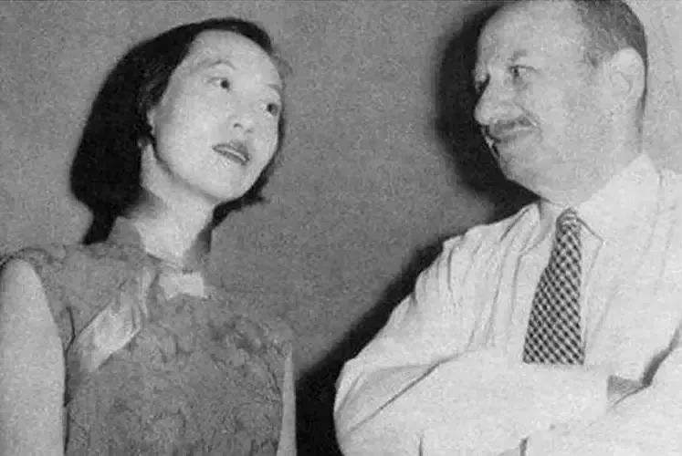 张爱玲年轻的时候深度解析,张爱玲年轻时的爱情