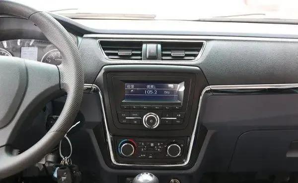 金杯s22双排微卡和t32对比,金杯t32微卡小货车限重是多少