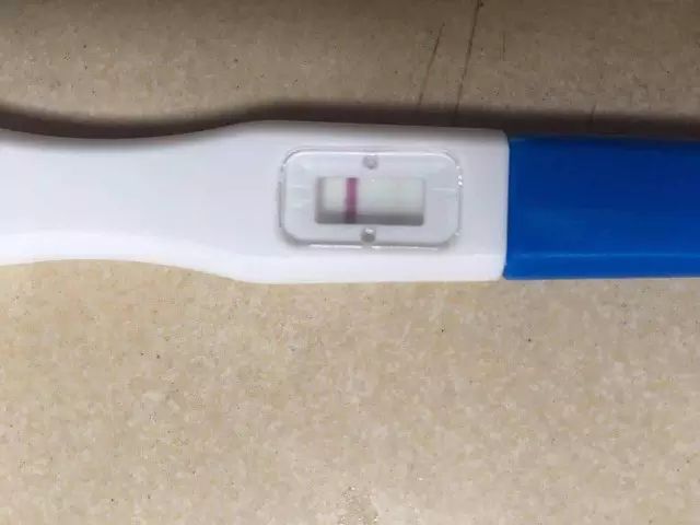 怀孕多久验孕棒能测出来一深一浅,怀孕几天能测出来验孕棒一深一浅