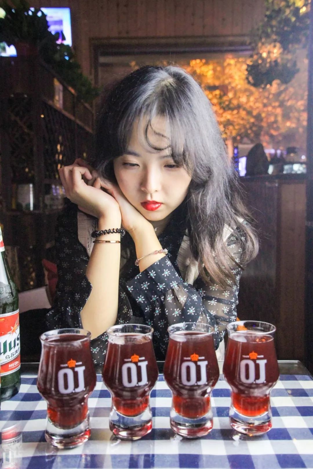 这家深藏在柳州磨滩路的扣子酒吧,扣子酒实在太好喝了