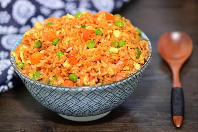 蛋炒饭最简单也最困难,这些窍门能让你的炒饭好吃到不行