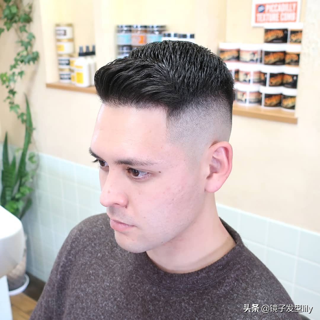 今年最流行的男发纹理烫钢铁烫,今年流行的男士发型韩式纹理烫