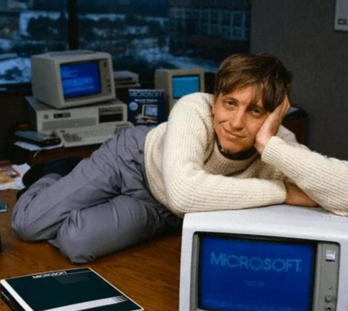 比尔盖茨夫妇结束27年婚姻,27年离婚夫妇