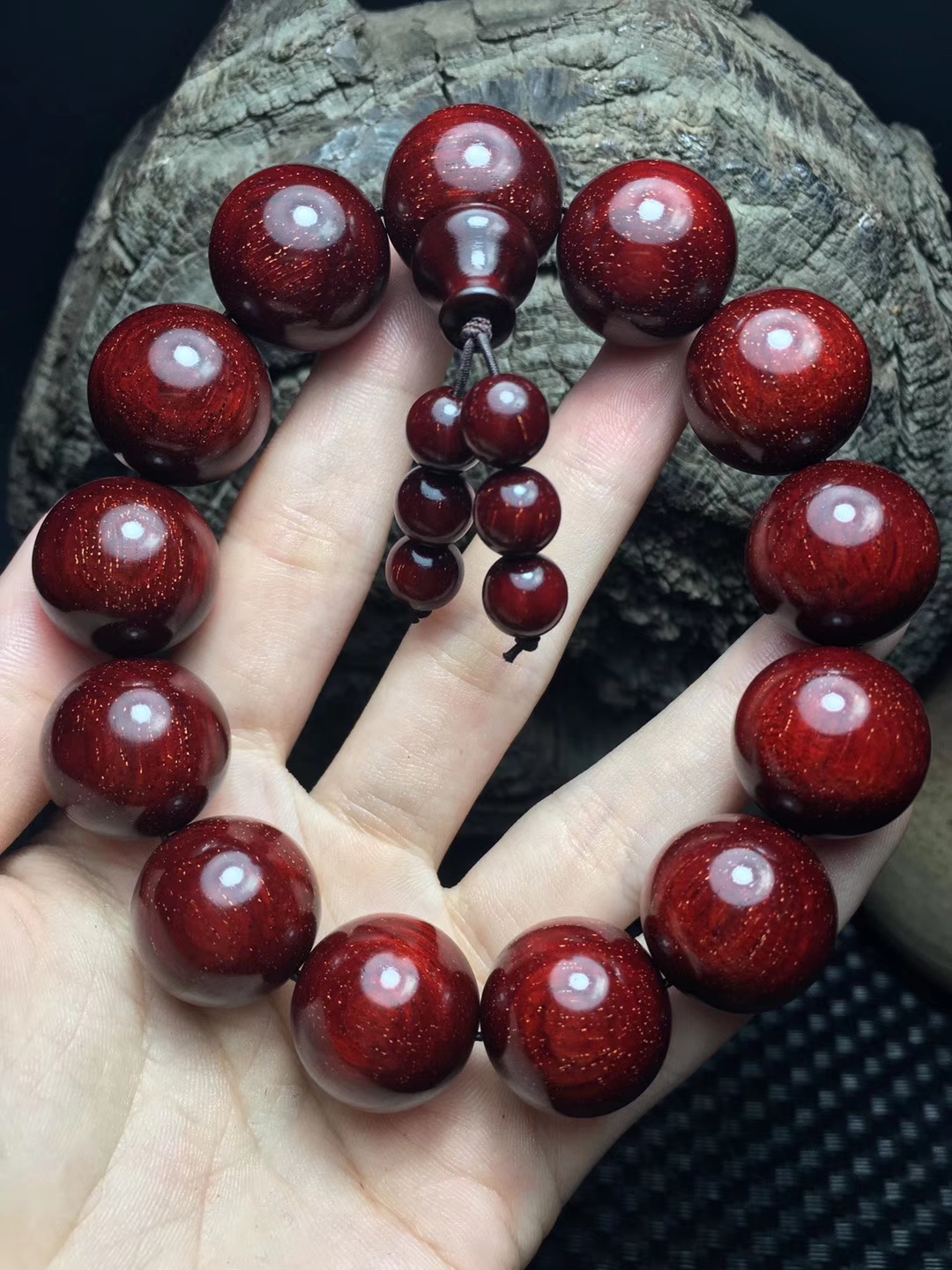 男戴什么手串最好看,男生戴什么手串比较修身养性