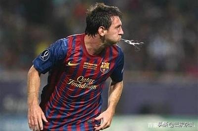 足球规则不允许吐口水,足球吐唾沫给牌以后怎么判罚