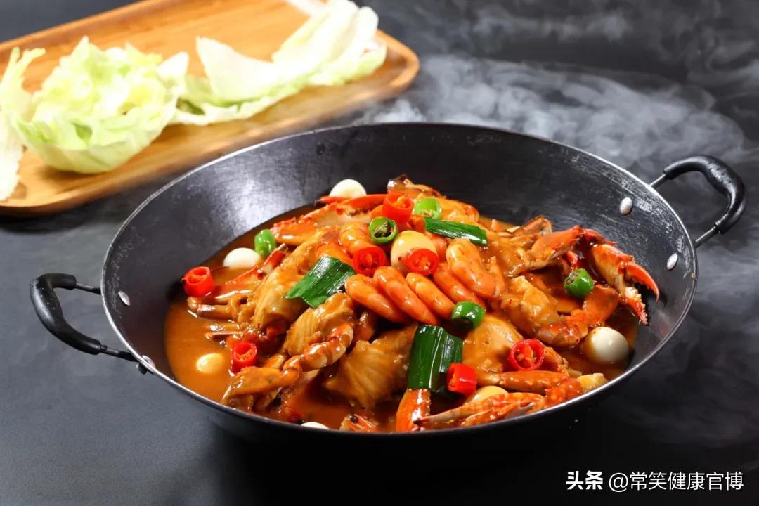 患过胆结石的人能吃螃蟹吗,男子吃多螃蟹竟引发如此悲剧