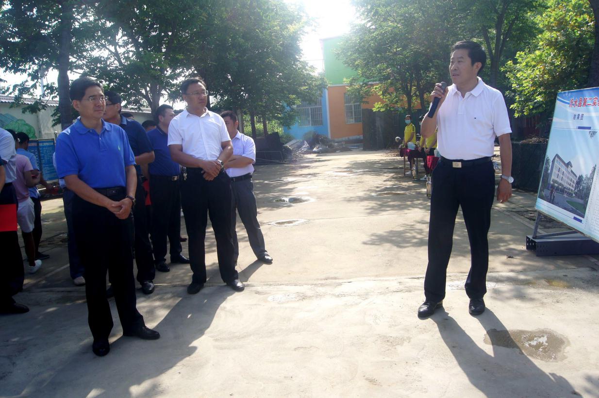 沂水县“125”民生实事点评观摩团来第二实验中学查看民生工程