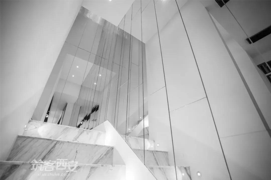 西安街头的这家服装店,「高级感」扑面而来