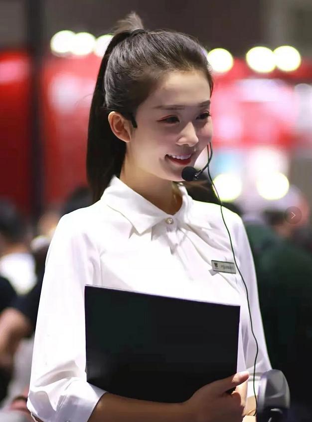 车展与婚纱的完美邂逅，抛开炸街事件，这届车展让我仅有的感动