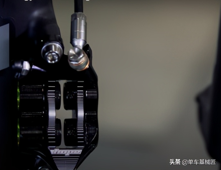 山地车刹车松点好还是紧点好,山地车前刹车有必要吗