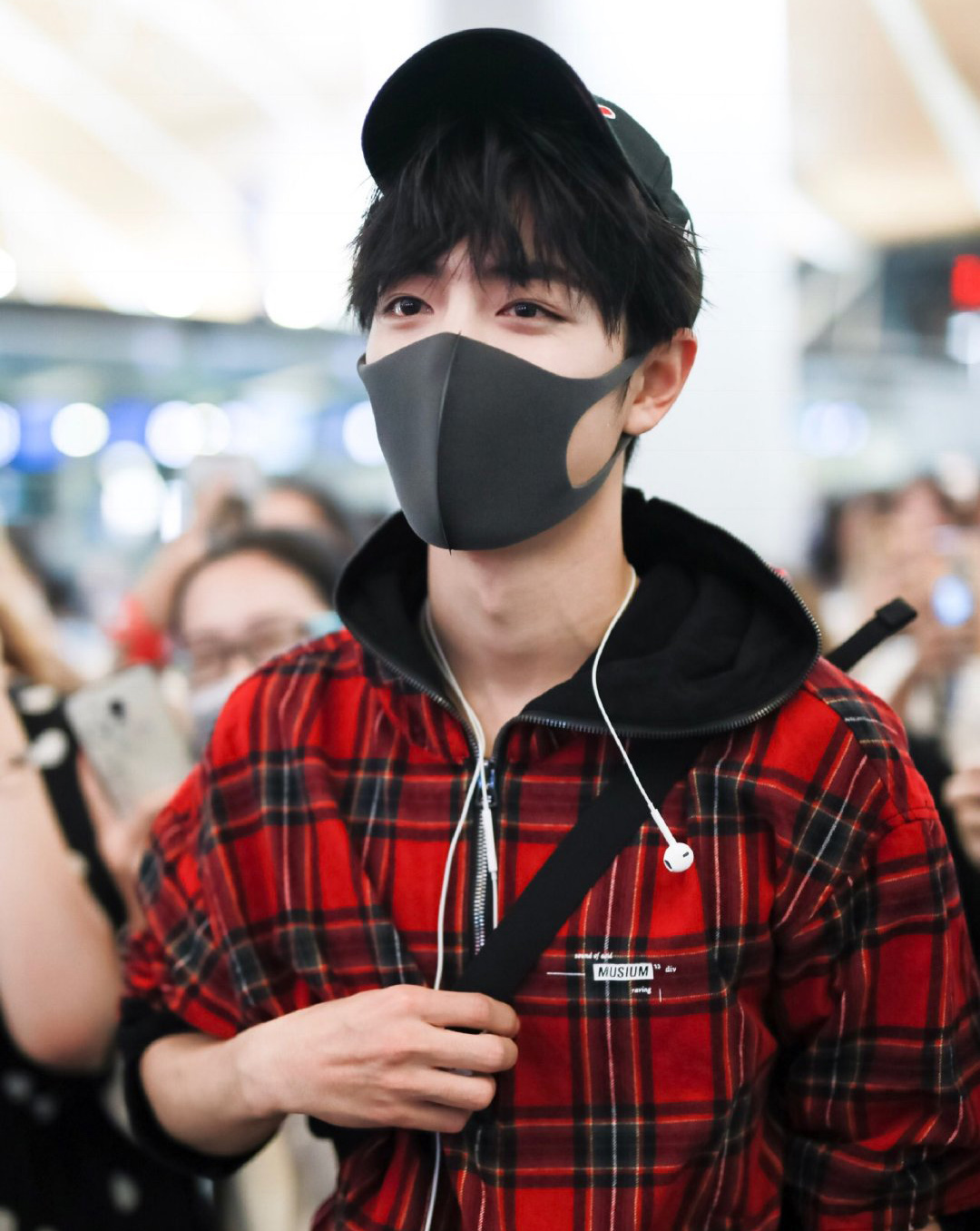 肖战刘雯,刘雯时尚街拍高清图片2017