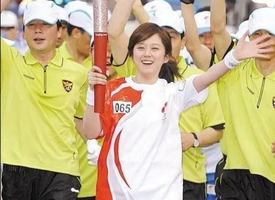 没钱就来国内的张娜拉,张娜拉没钱才去中国