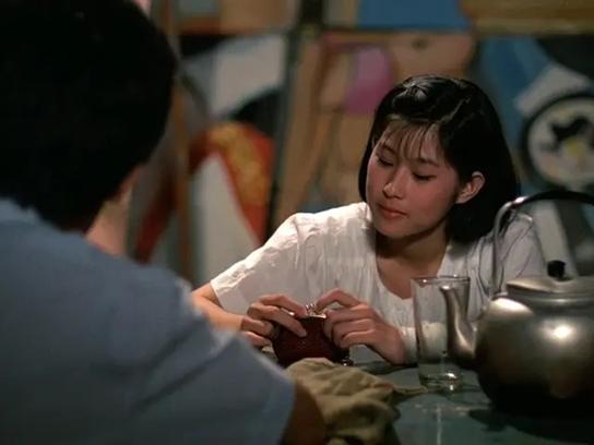 经典爱情电影《恋恋风尘》，初恋情怀总是诗，含蓄而内敛