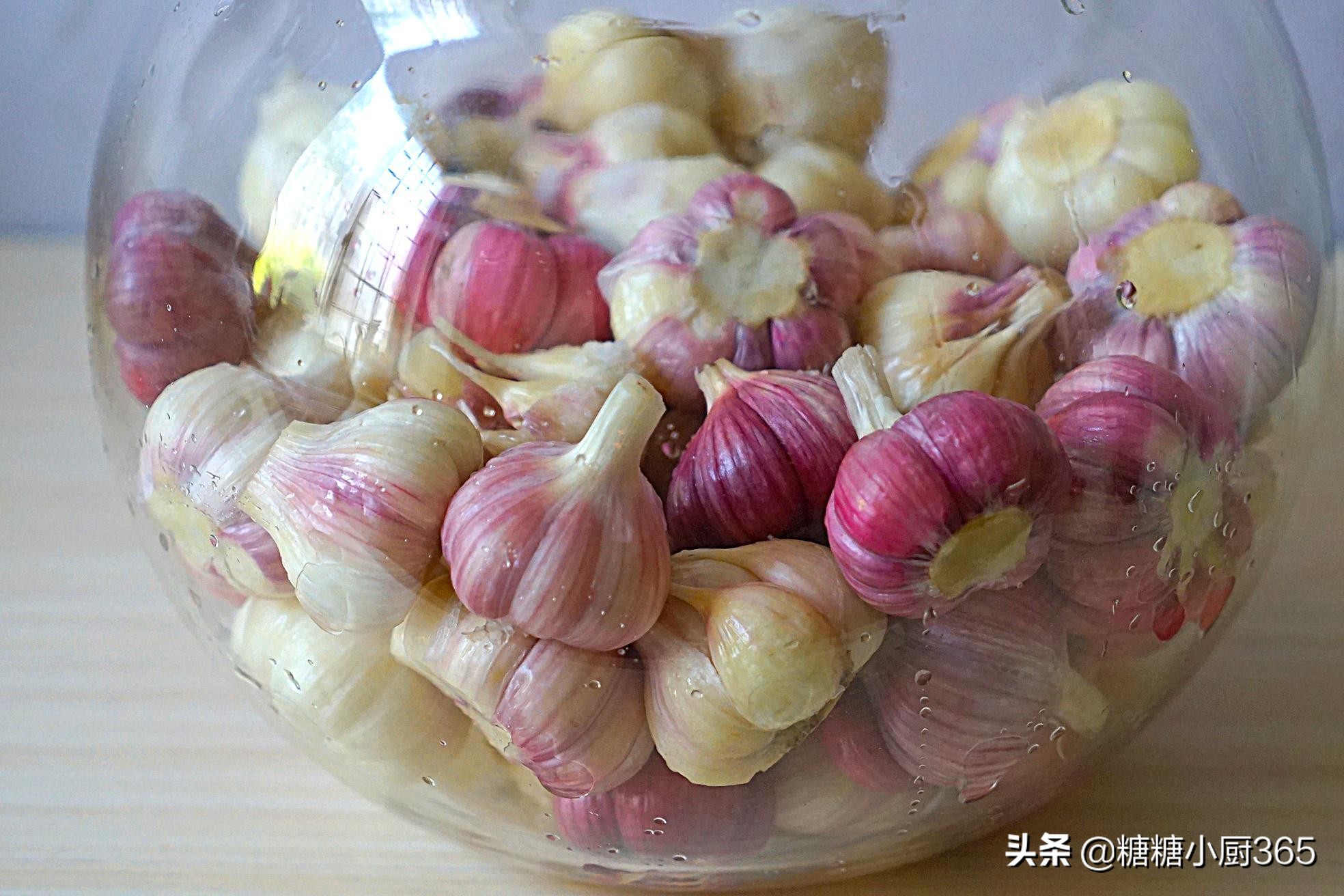 冬天糖醋蒜怎么腌比较快入味,用糖醋腌蒜比例