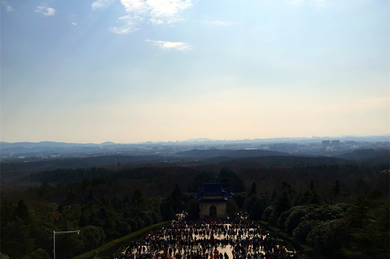 月下说金陵，晨起游南京