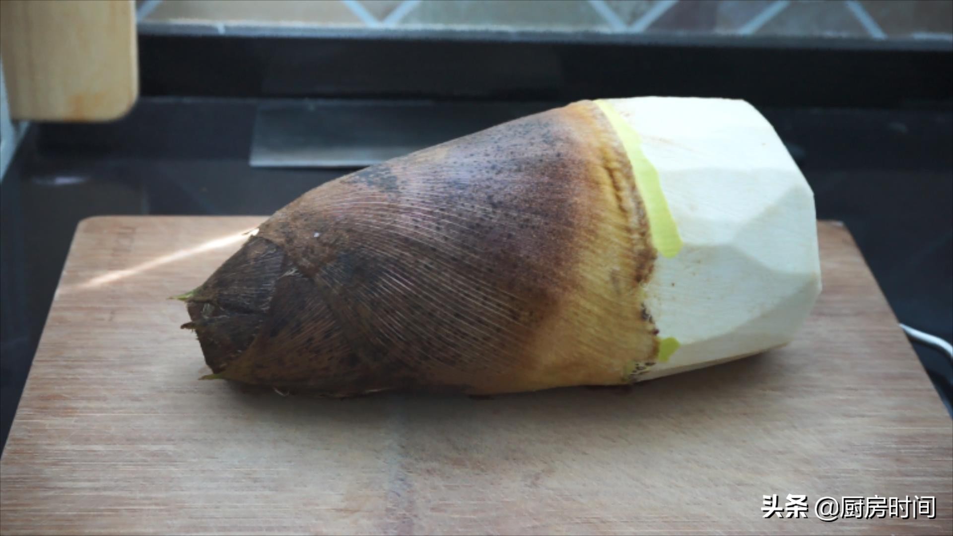 已经炒好的竹笋苦的怎么去除苦味,新鲜竹笋焯水后有苦味能泡一夜吗