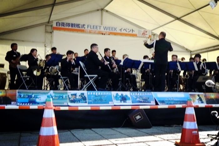 鏃ユ湰鑷崼闃熷憳鍋锋垬鏂楁湇,鏃ユ湰濂宠嚜鍗槦鏀跺叆