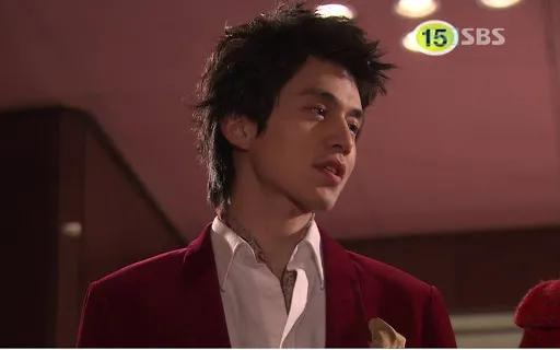 哪个男星演的狐狸精好看,长得像狐狸精的男明星