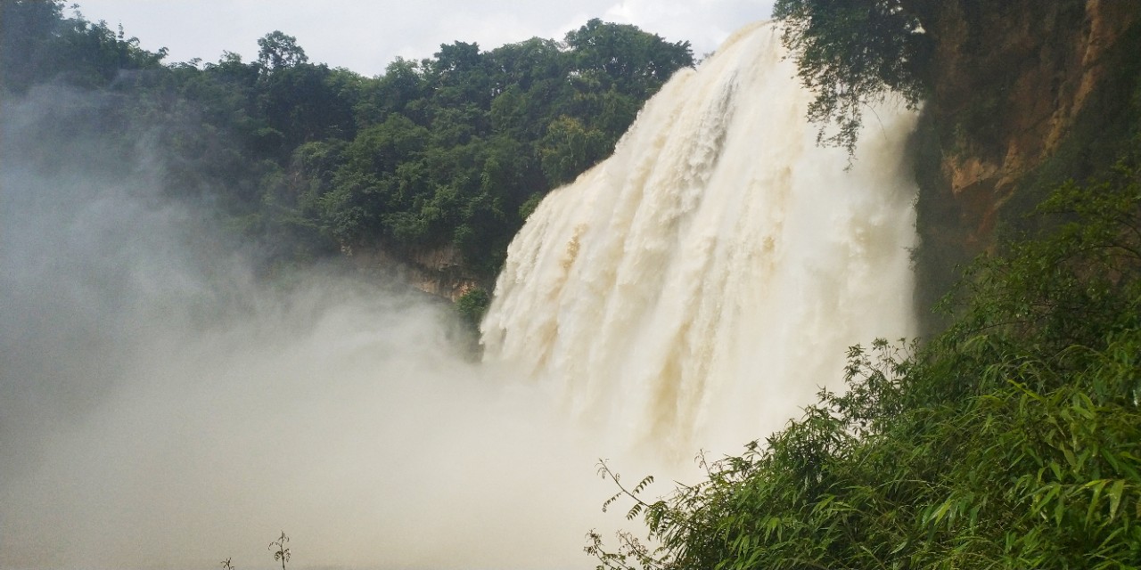 贵州之旅第二天看黄果树瀑布,黄果树瀑布沿途风景亦很美