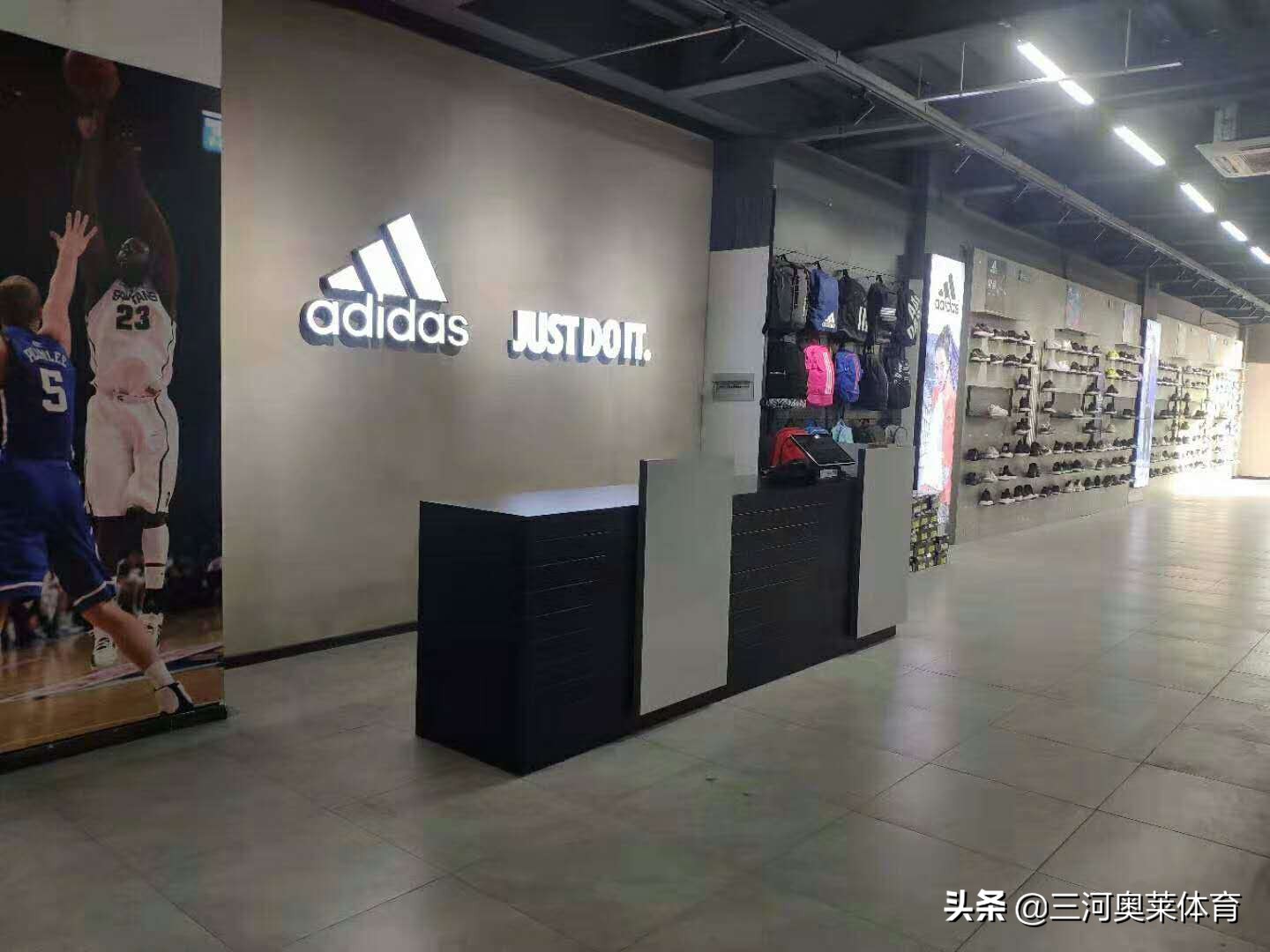 耐克阿迪达斯折扣店加盟,阿迪品牌折扣店加盟店多少钱