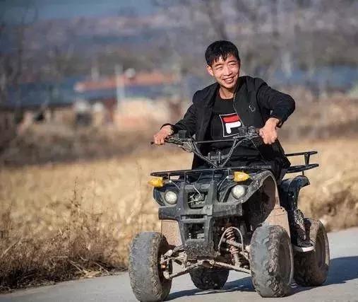 残疾人超励志成功逆袭,拒绝卖惨反倒感恩自己