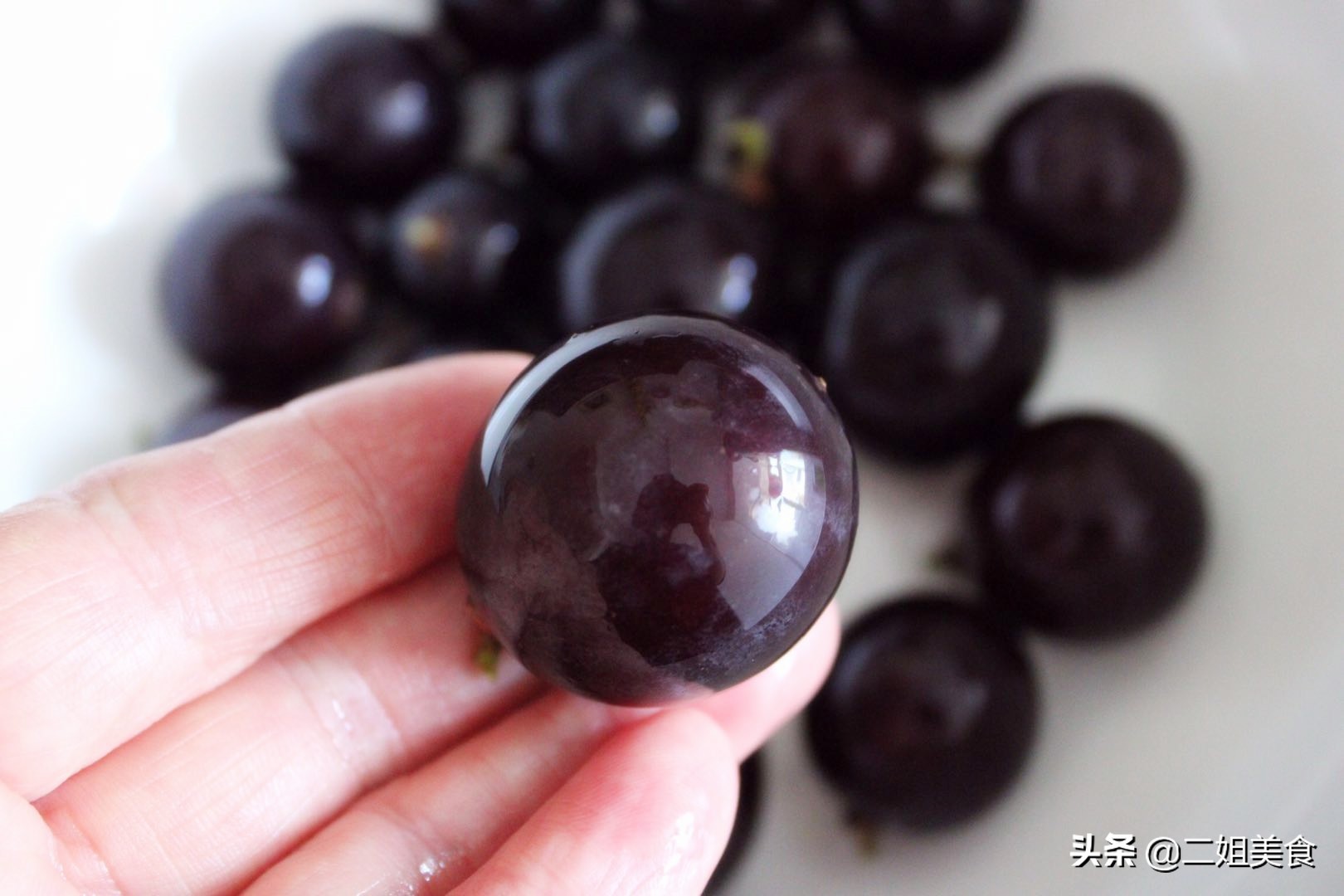 洗葡萄为什么要用盐,盐水洗葡萄的正确方法