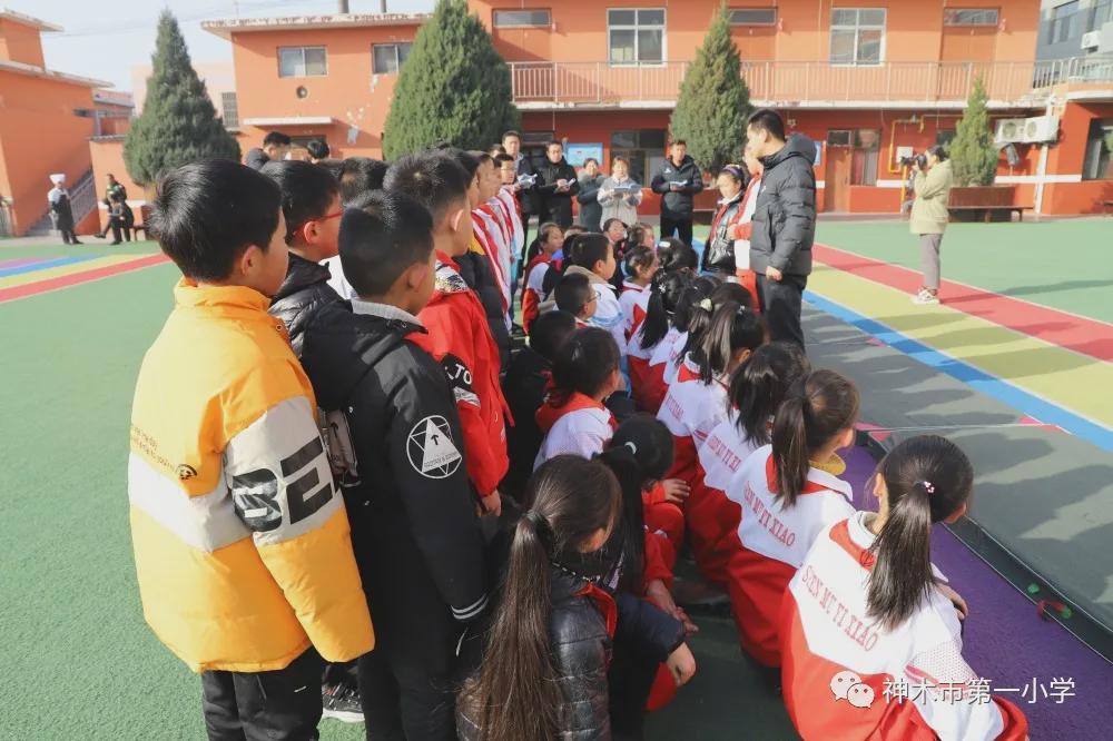 神木第一小学拔河比赛,小学体育优质课简报