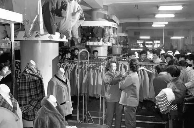 九张反映过年气氛的照片,百张罕见的过年老照片这才是年味