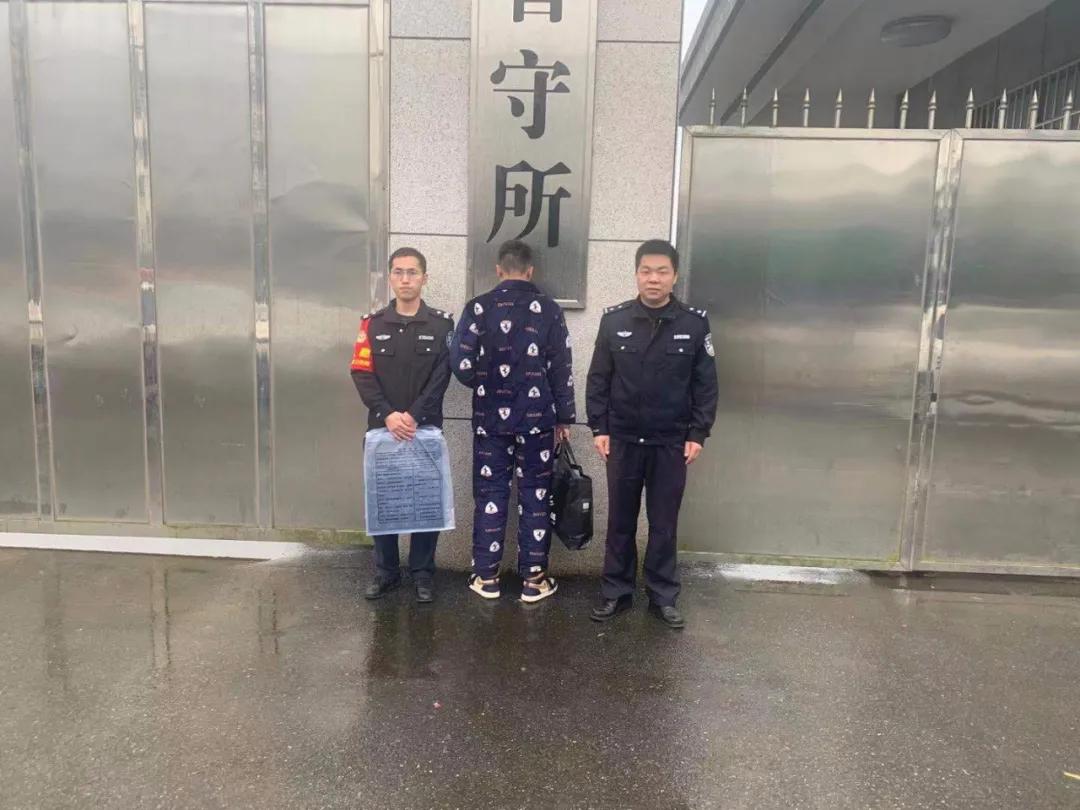 两男子因口角起冲突一人被拘留,两名男子发生纠纷后续