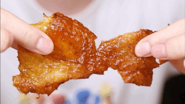 当着客人的面“玩火”？卓悦中心这家店喊你吃鸡