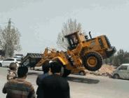 创纪录10个月卖掉近20万台挖掘机,为什么男孩子都想拥有一台挖掘机