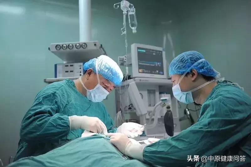 16岁女孩右脸不对称怎么回事,14岁女孩两侧脸不一样大怎么办