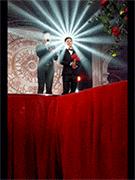 搞笑gif开心一刻不按常理出牌,搞笑gif趣图哥们别拍马屁很危险的