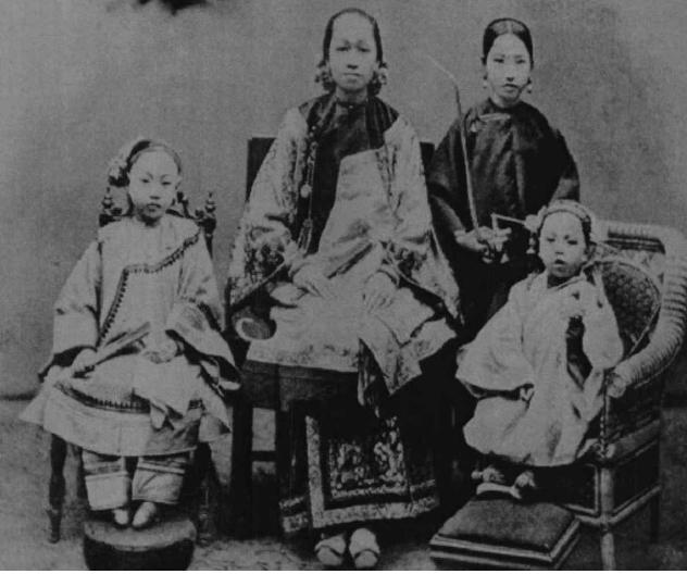 正说缠足一千年：三寸金莲如何从“贵族范儿”，变成了情色风