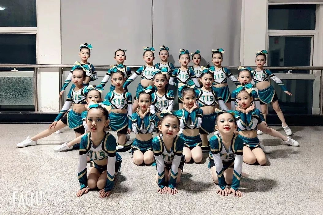 实验学校花球啦啦操,天津泰达国际学校啦啦操