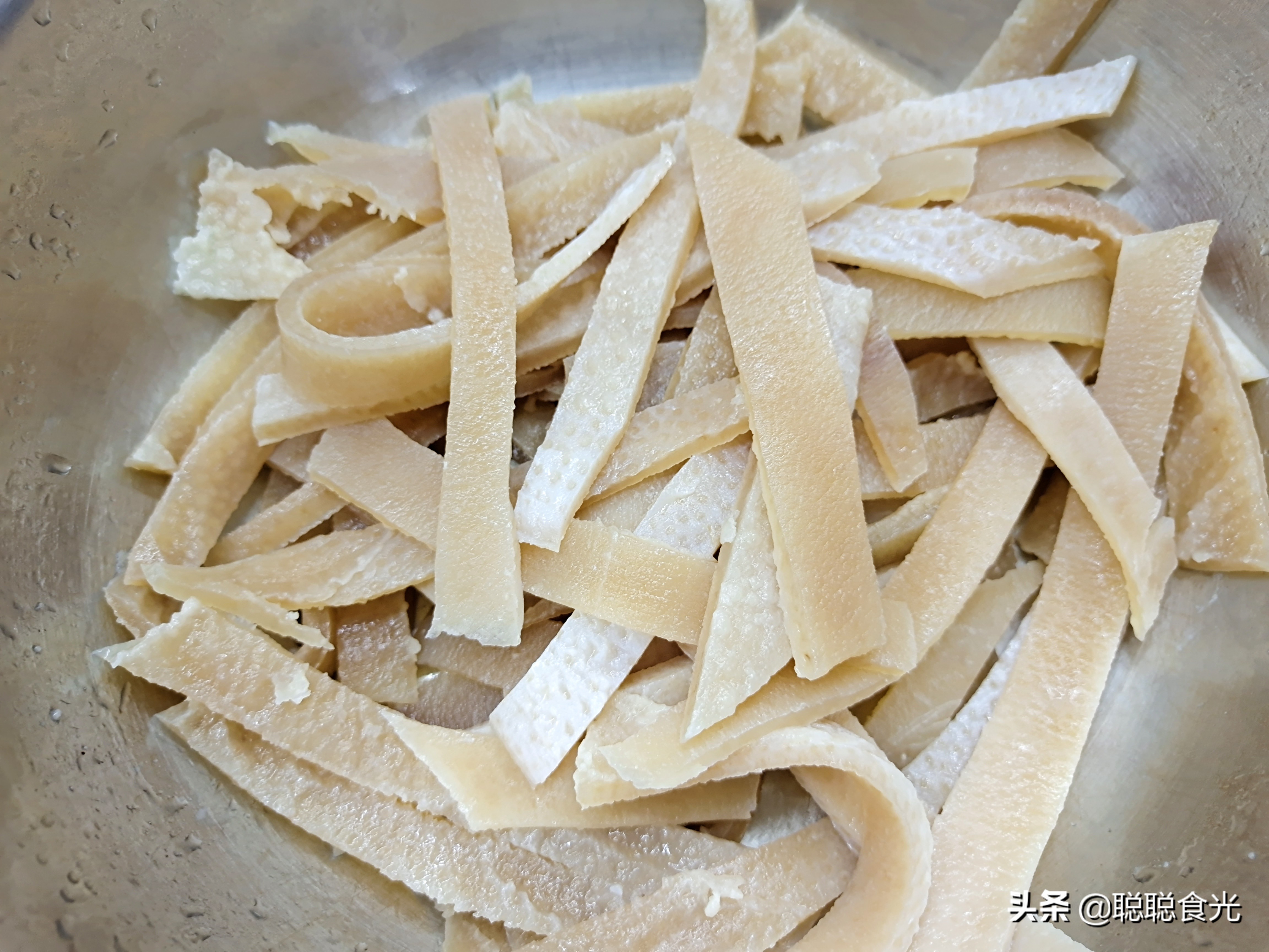 皮冻怎样才能熬制透亮,熬皮冻怎么让肉皮不沉底