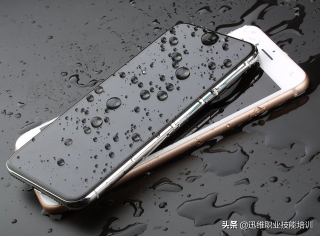 iphone6s进水开机反复重启,iphone6s进水充不进电