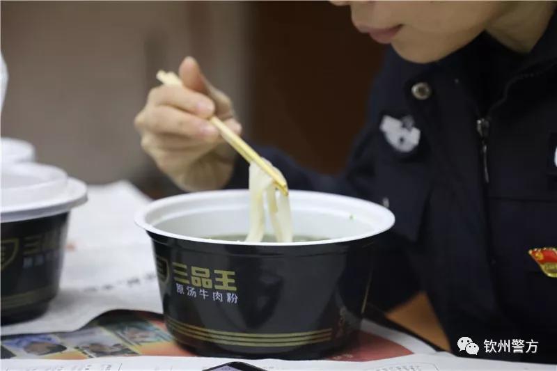 钦州抗击疫情我们一起努力,钦州防疫不惧风雨