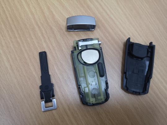 更换宝来车钥匙电池,迈腾车钥匙原装电池