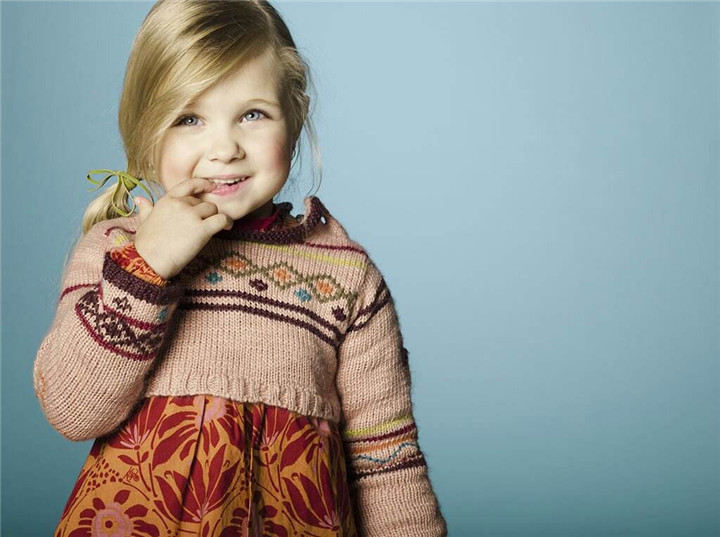 宝宝总是吮吸自己的手臂怎么回事,宝宝经常吸吮手指需要阻止