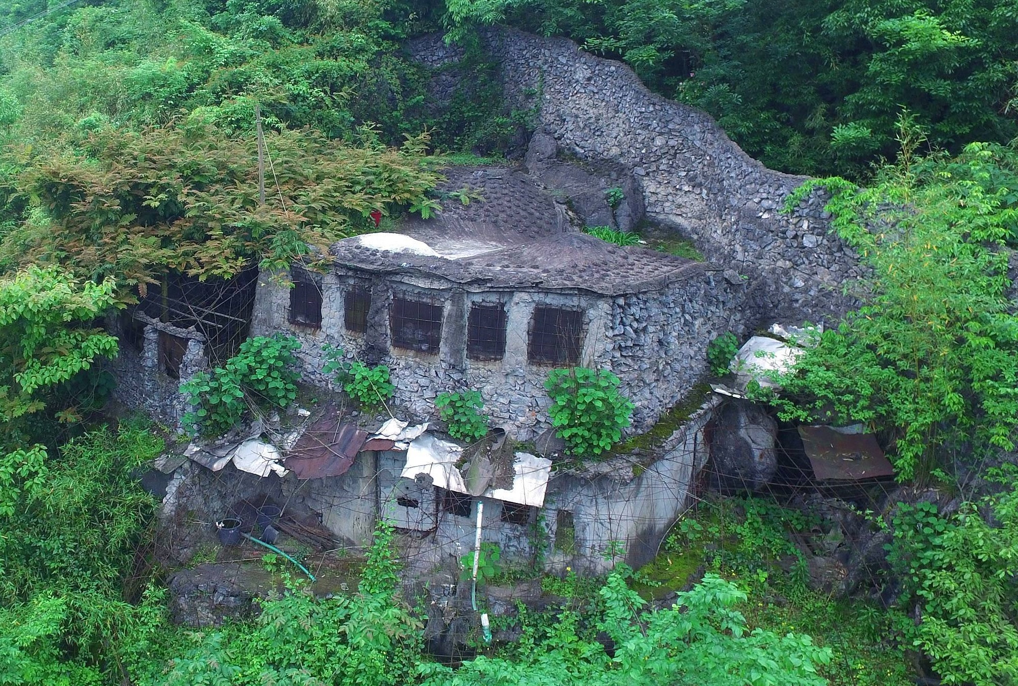 孤寡老人26万修墓完整视频,湖南96岁老人花了14万自建墓