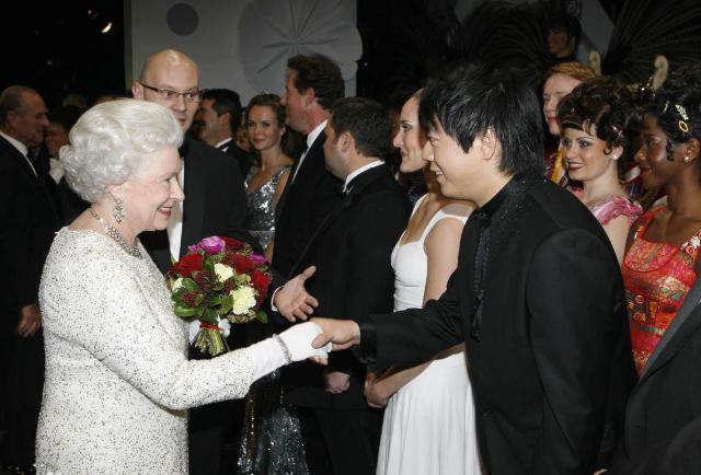 郎朗的成长辛酸历程,郎朗是如何一步步成为钢琴家的