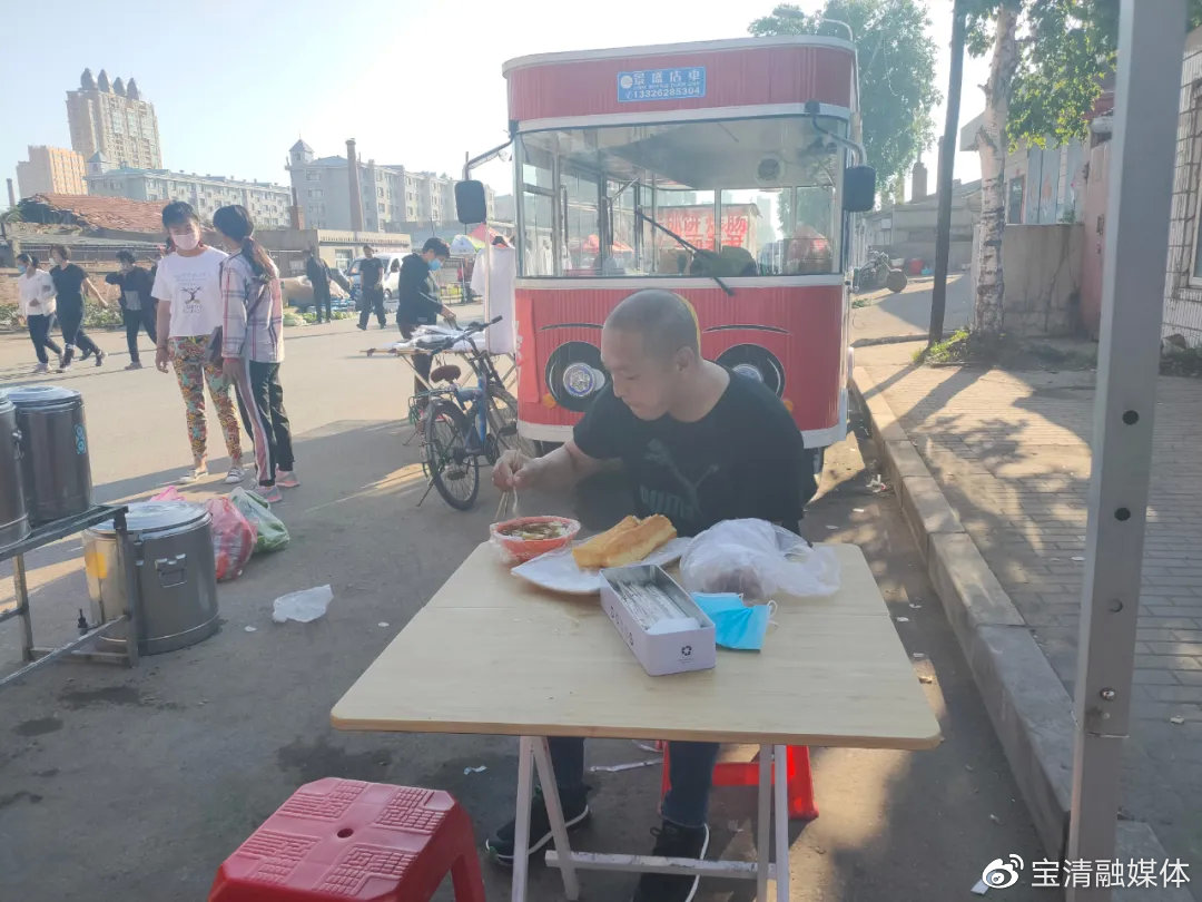 油条的烟火气,烟火气非常重的小吃街哈尔滨