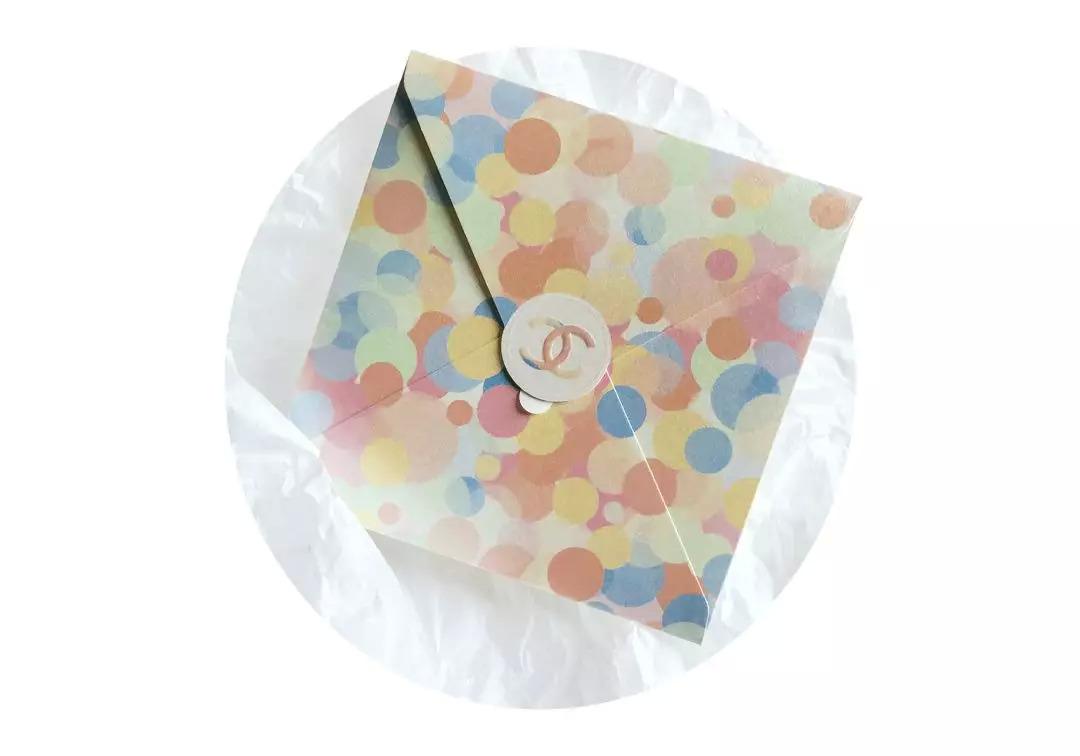 蜡笔小新穿香奈儿同款,盘点蜡笔小新里面的女装