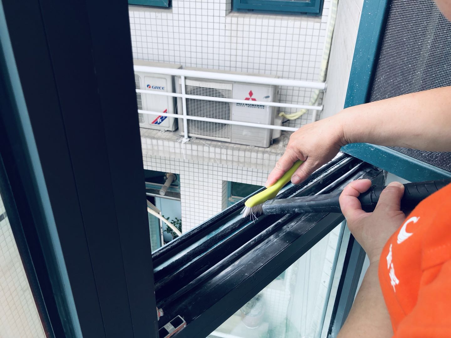 10小时全程体验开荒保洁之后，才发现这活很重要但真的不好做