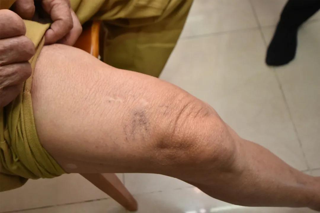 红色基因传承志愿服务队,志愿者慰问老党员传承红色基因