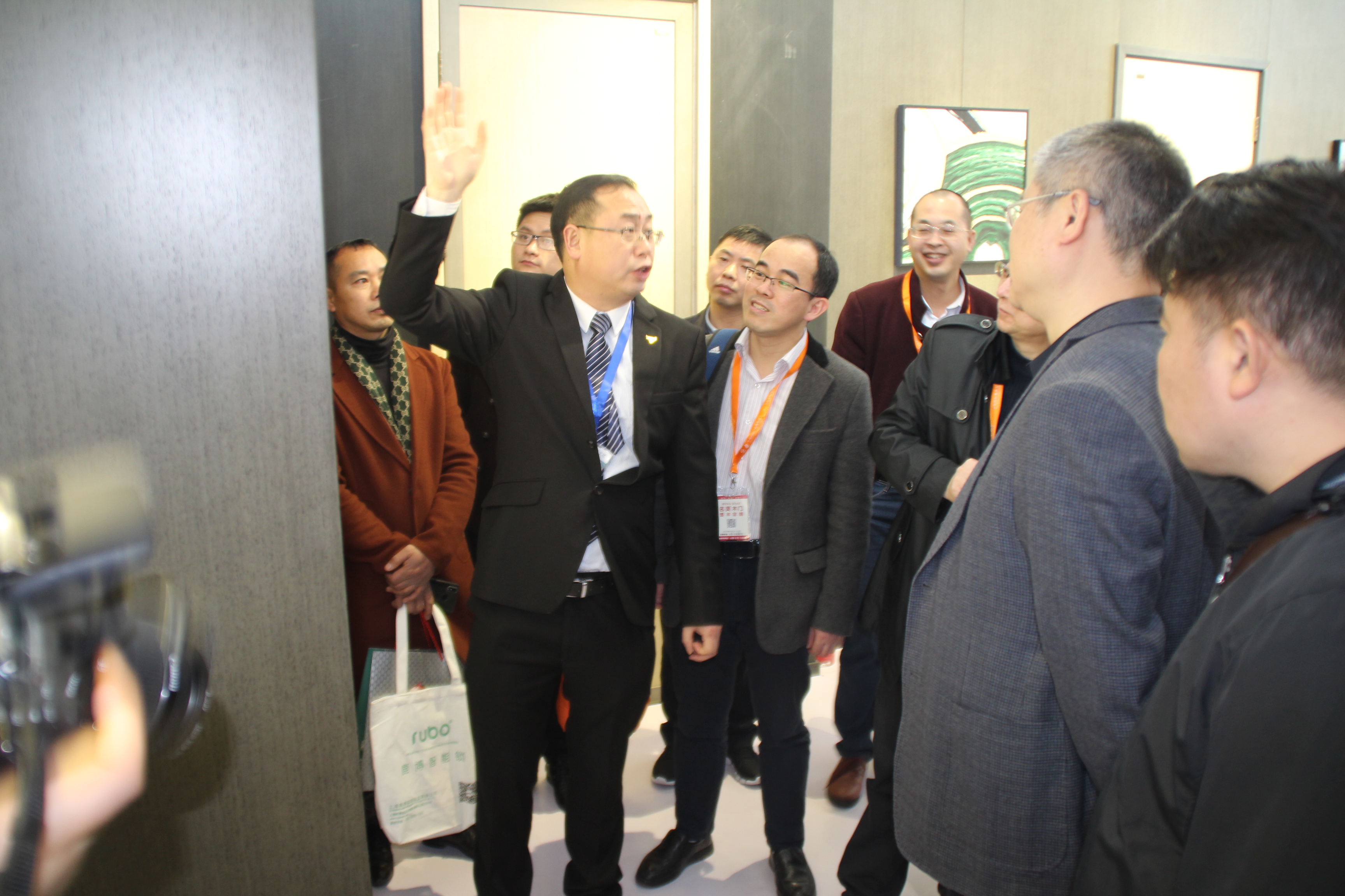 世纪王牌木门的新款,北京国际木门展